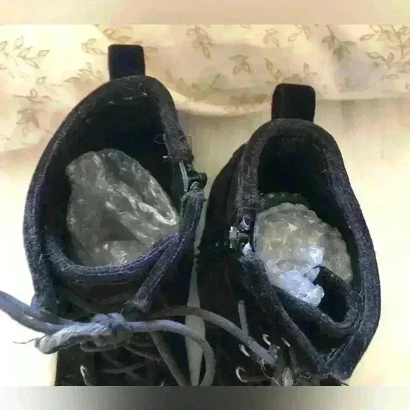 Steve Madden Black Velvet Embroidered Rose Combat Style Boots Youth Girls 4 - Picture 5 of 7